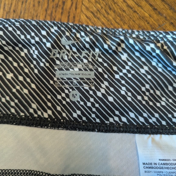 Nike Black and White Patterned Leggings - Picture 4 of 5